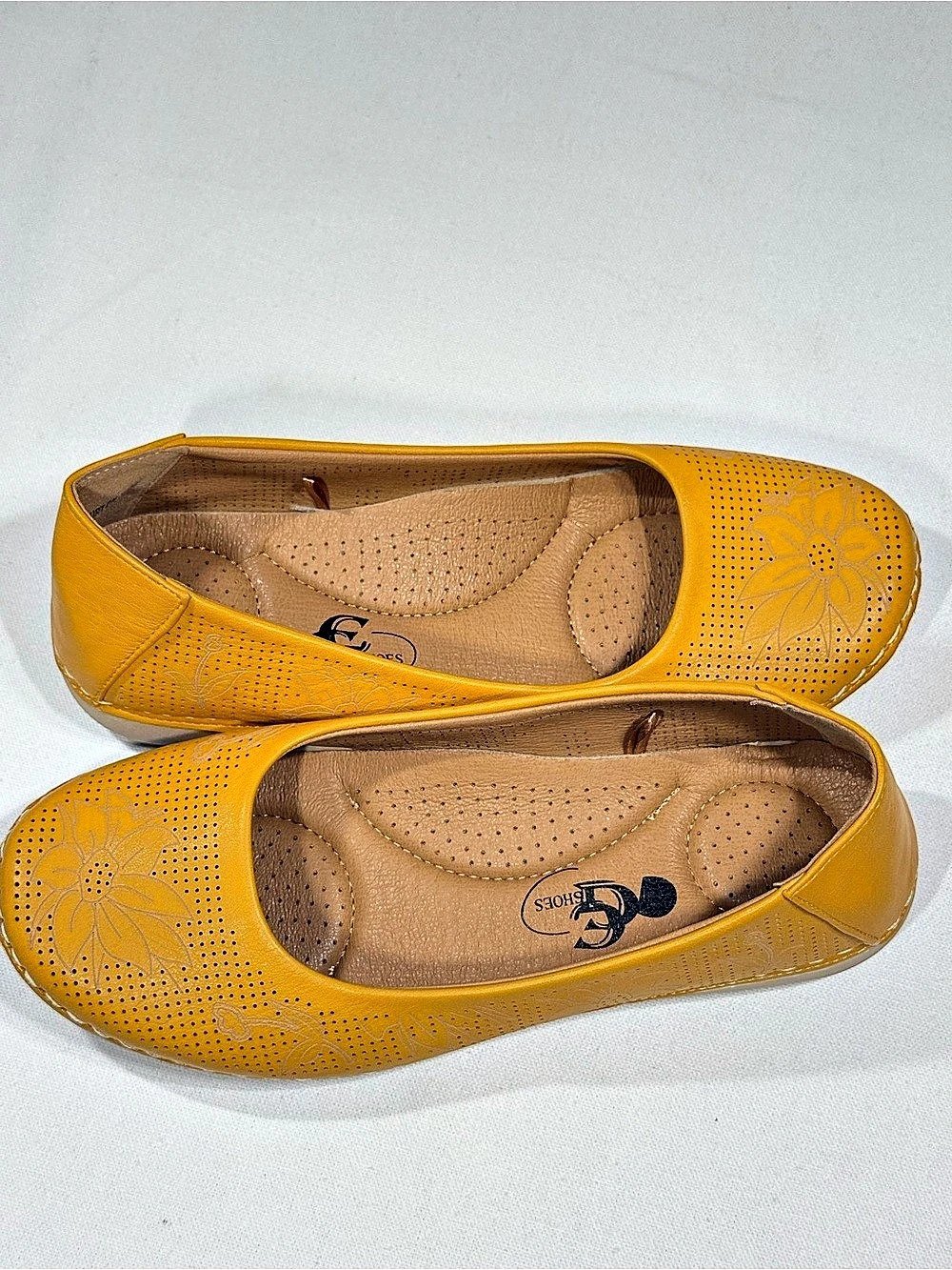 Women's Perforated Floral Flats in Yellow US 8.5 Wide